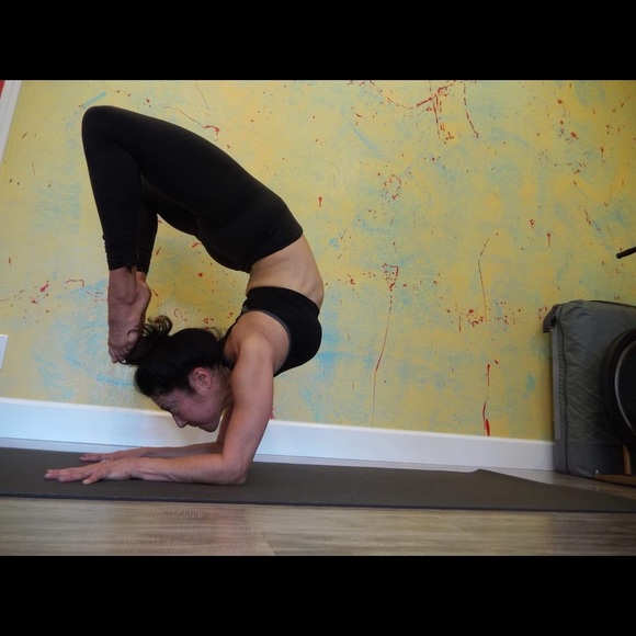 Meet your Posher, Monica - Picture 2 of 6